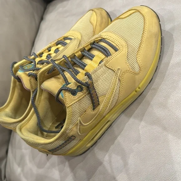 Travis Scott air maxes - Picture 2 of 5